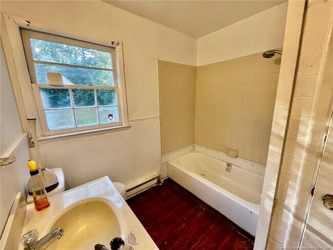 Building Photo - 502 Spring Ave