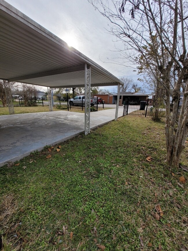 Building Photo - 7617 Delavan Dr