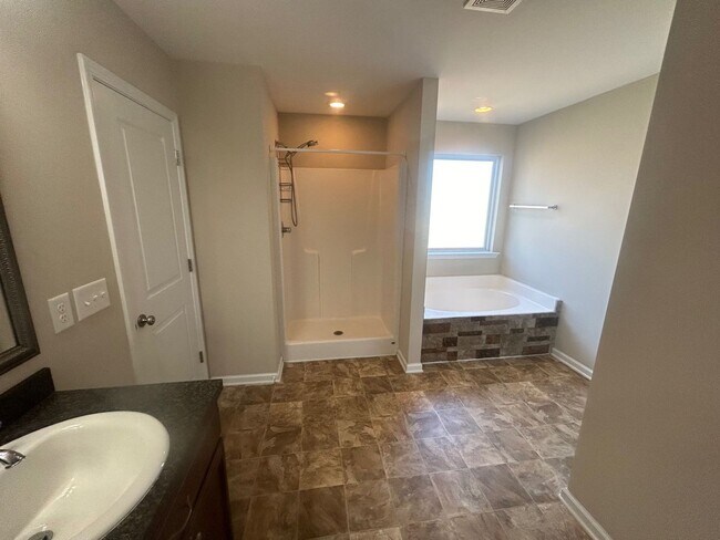 Building Photo - 224 Jerri Ln