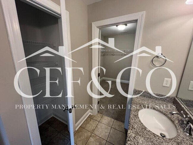 Building Photo - Spacious 3 bedroom 2.5 bedroom available in Moore!