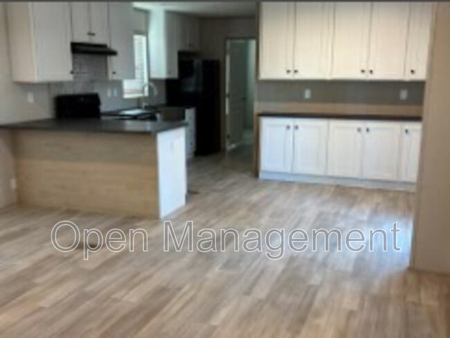 Building Photo - 2710 N Farm Rd 137