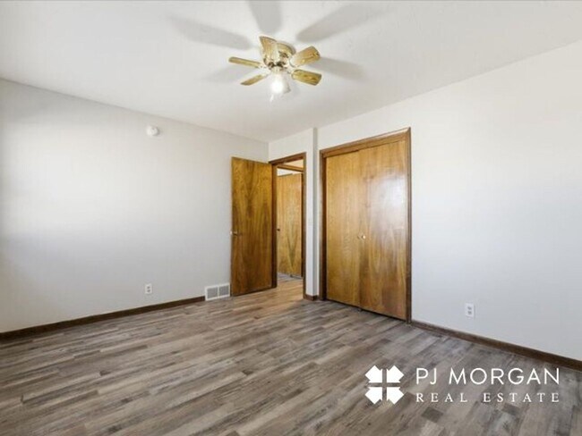 Building Photo - 9524-9526