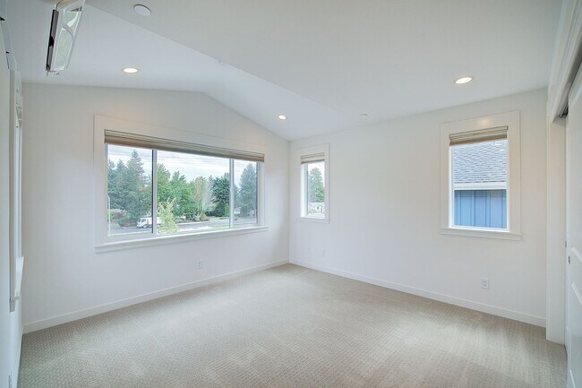Building Photo - 2bd/1.75ba Kirkland House