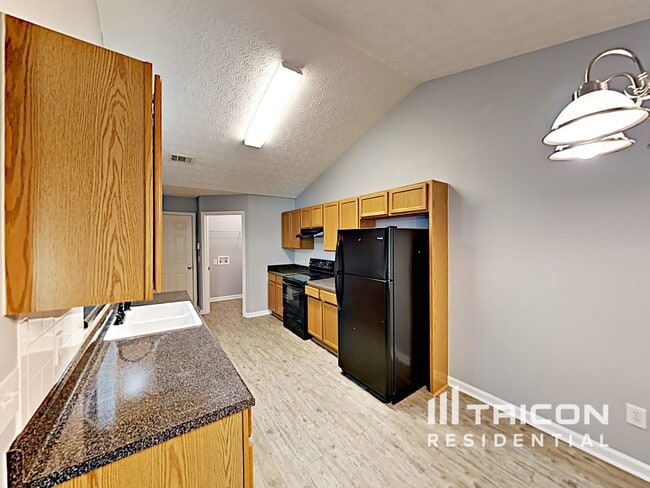 Building Photo - 85 Parkwood Dr