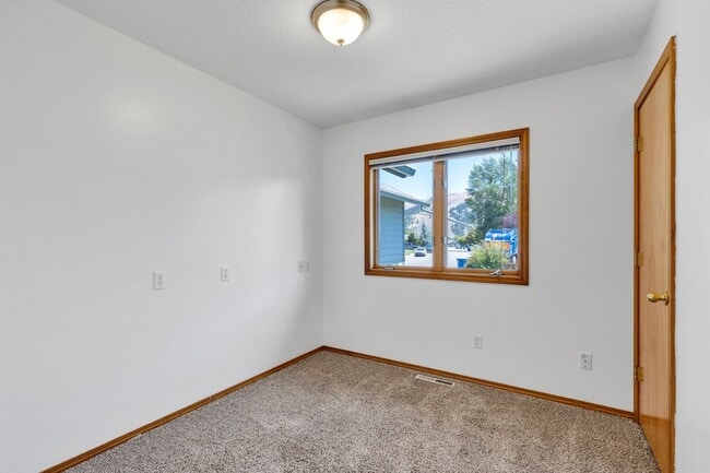 Building Photo - Single Family Home in LOLO, 4 bed / 3 bath...