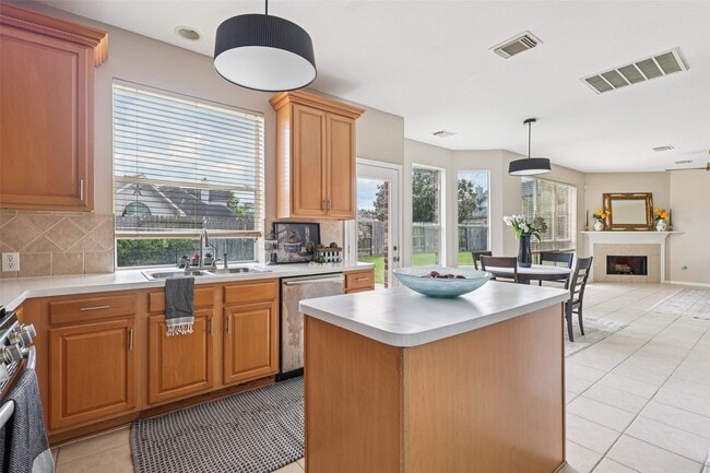 Building Photo - 8002 Cross Trail Dr