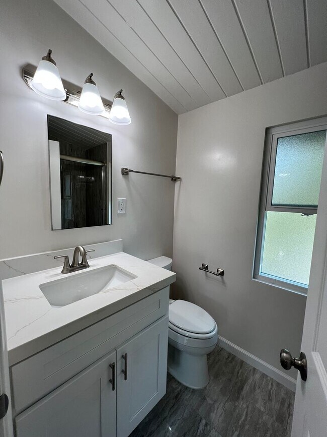 Building Photo - SHORECREST4112-4116