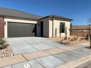 Building Photo - Brand New Two-Bedroom in Sun River 55+ Com...
