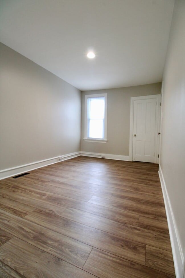 Building Photo - Spacious Single-Family Home on Penn St