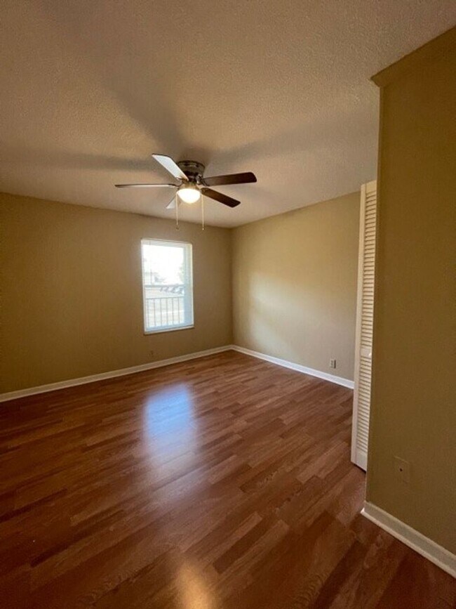 Building Photo - 518 Rhodwin Ave