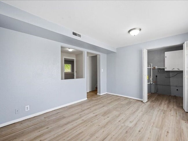 Building Photo - 8307 W Grand Ronde Pl