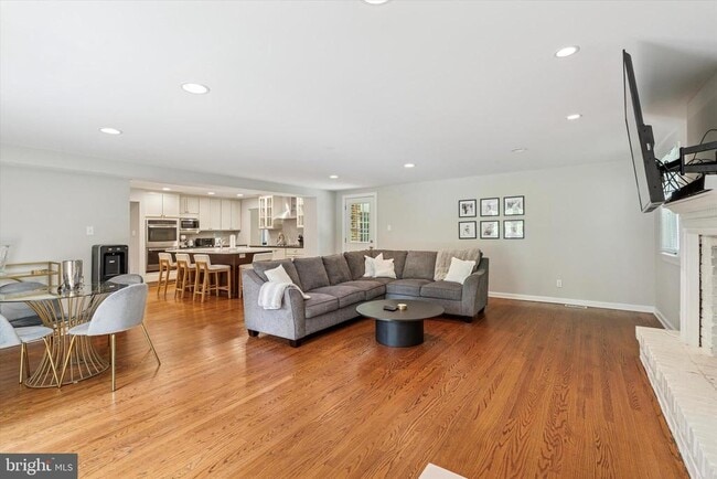 Building Photo - 903 Sulgrave Ln