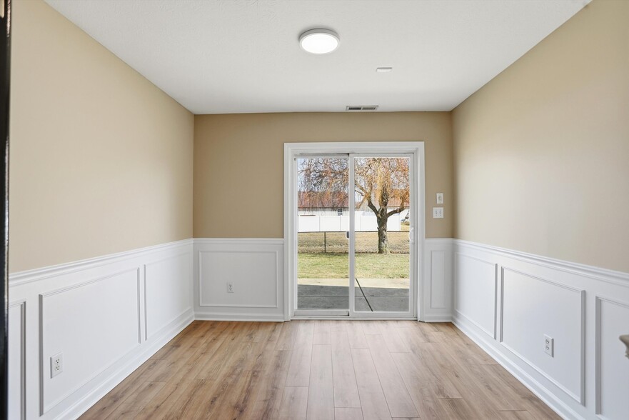 Building Photo - 5561 Wild Horse Dr