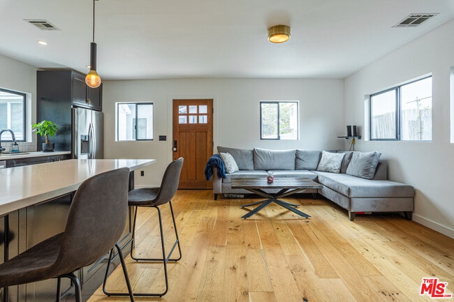 Building Photo - 2241 1/2 Harwood St