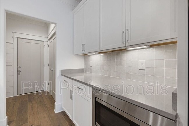 Building Photo - 225 S Bilbro Ave