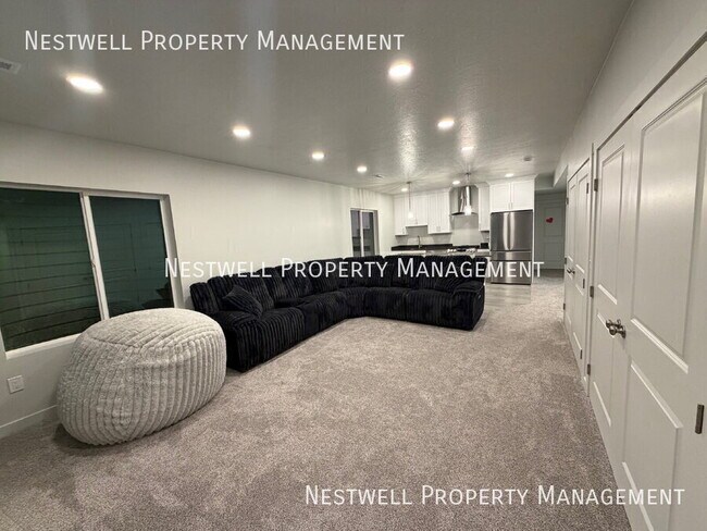 Building Photo - 3848 Safflower Dr