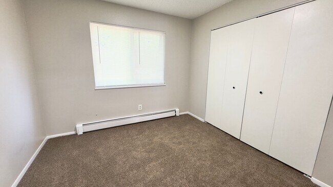 Building Photo - 3950 Stonedike Dr