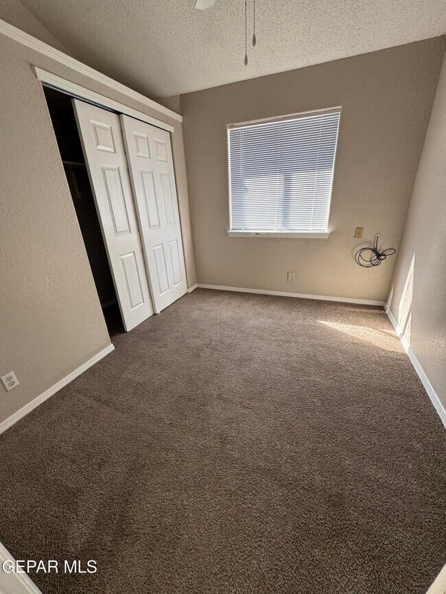 Building Photo - 1801 Garden Gate Way