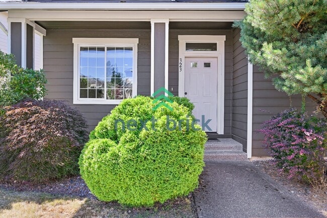 Building Photo - "Charming 3-Bed Oasis with 2.5 Baths in Prime Renton Location - Spacious layout!"
