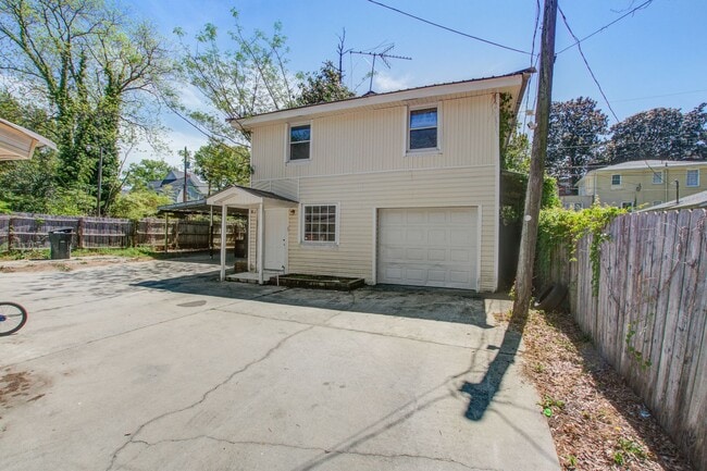 Building Photo - Now Leasing - Charming Renovated 3BR Home Near Downtown Columbia & Major Colleges