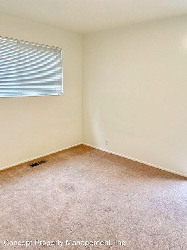 Building Photo - 2614 S Green St