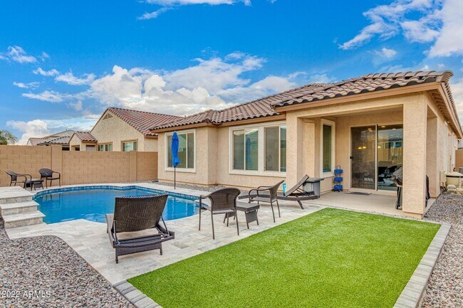 Building Photo - 943 W Danish Red Trail