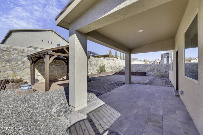 Building Photo - 7865 Enchanted Ridge Dr