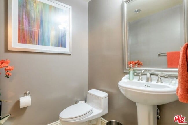 Building Photo - 11578 Iowa Ave