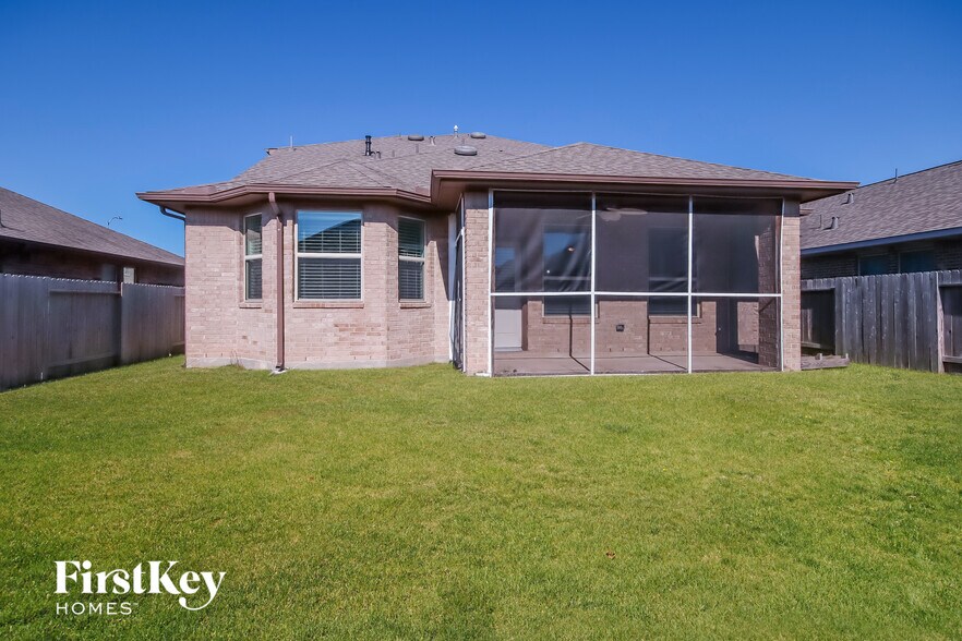 Building Photo - 4820 La Piedra Ln