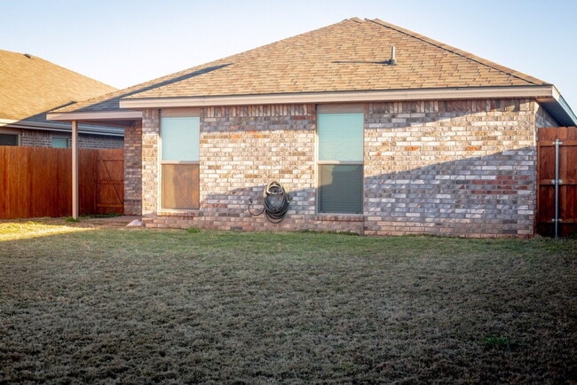 Building Photo - 3/2/2 Home in Windstone!