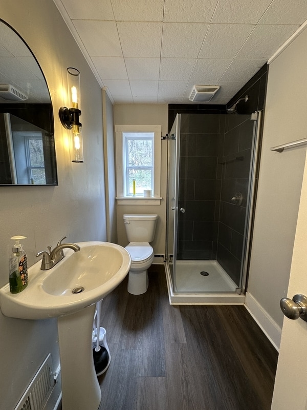 Building Photo - 610 E Main St