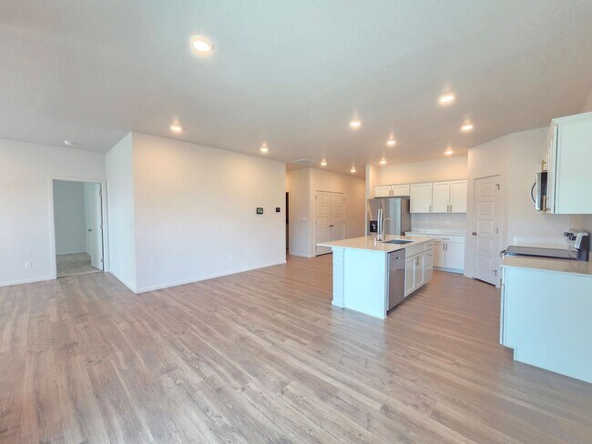 Building Photo - $2,695 - 4 Bed / 2 Bath Beautiful Newer Construction Home in Cheney