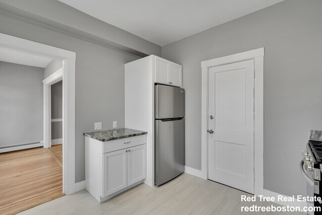 Building Photo - 142 Sutherland Rd