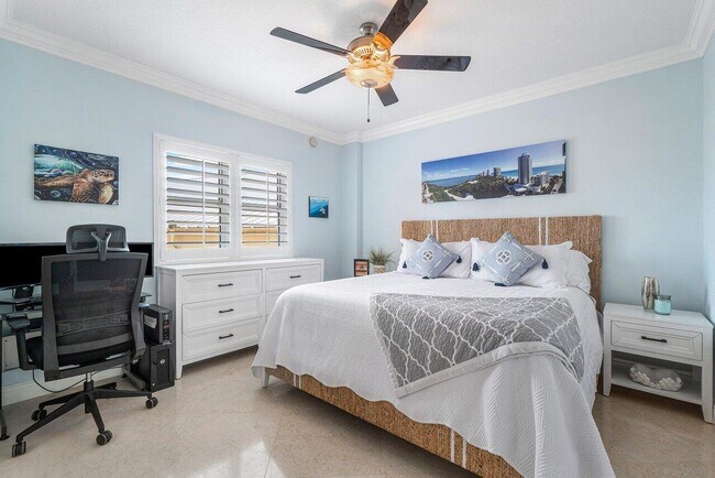 Building Photo - 2650 Lake Shore Dr