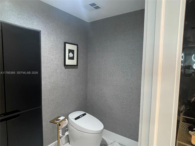 Building Photo - 3101 S Ocean Dr