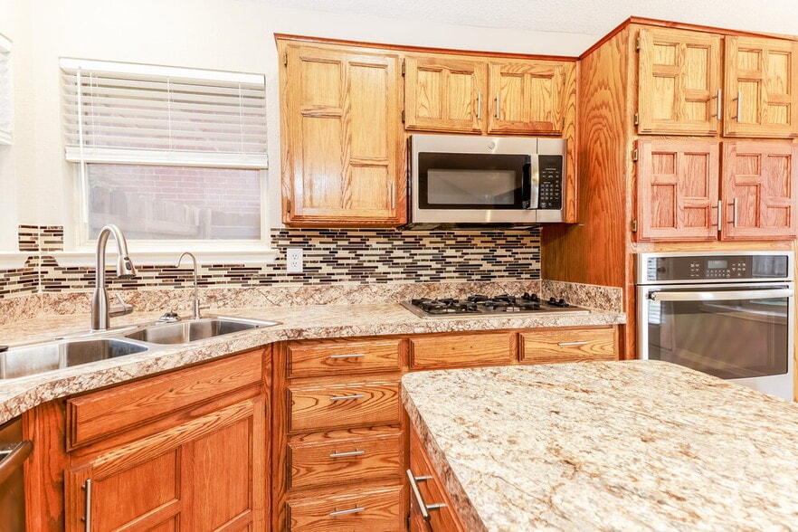 Building Photo - 1506 Chapman Dr