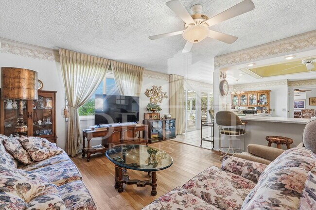 Building Photo - 9807 W Mockingbird Dr