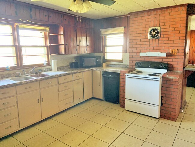 Building Photo - Pet Friendly House in Dow IL on 1 Acre