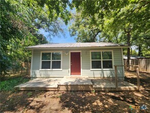 Building Photo - 1118 Timber Elm