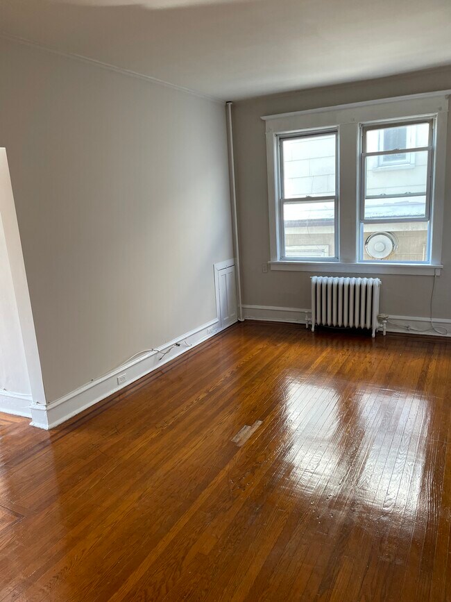 Building Photo - 6215 Ventnor Ave