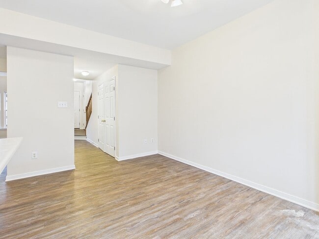 Building Photo - 5313 Golf Villa Ln