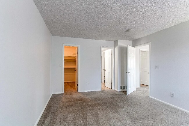 Building Photo - 3043 S Ursula Cir