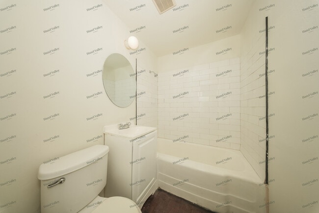 Building Photo - 1932 Lariet Ln