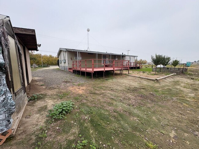 Building Photo - Pleasant Country Home Available Now!