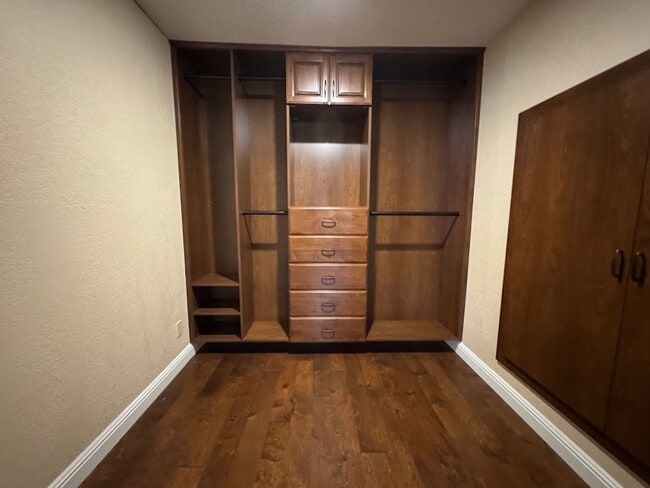 Building Photo - Modern Living Meets Outdoor Luxury in North Phoenix