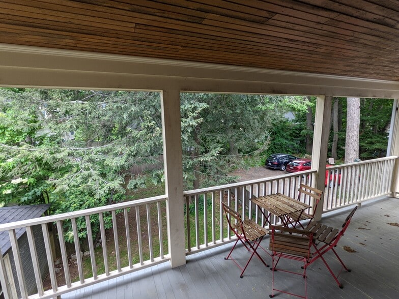 Private deck - 56 Rackleff St