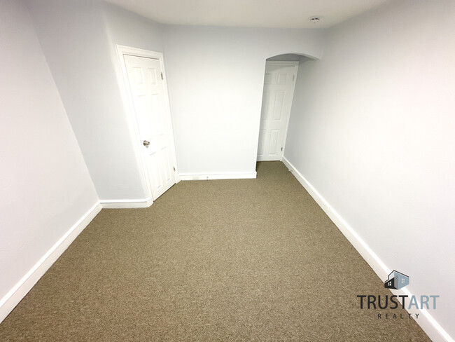 Building Photo - 3 bedroom house in West Oak Lane Philadelp...