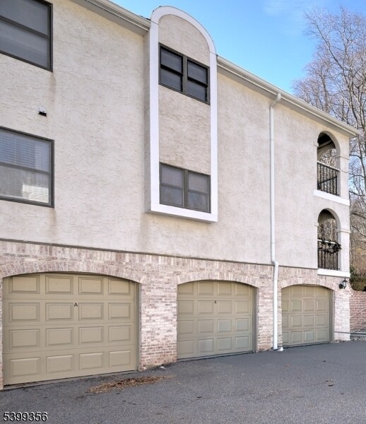 Building Photo - 17 Heritage Dr