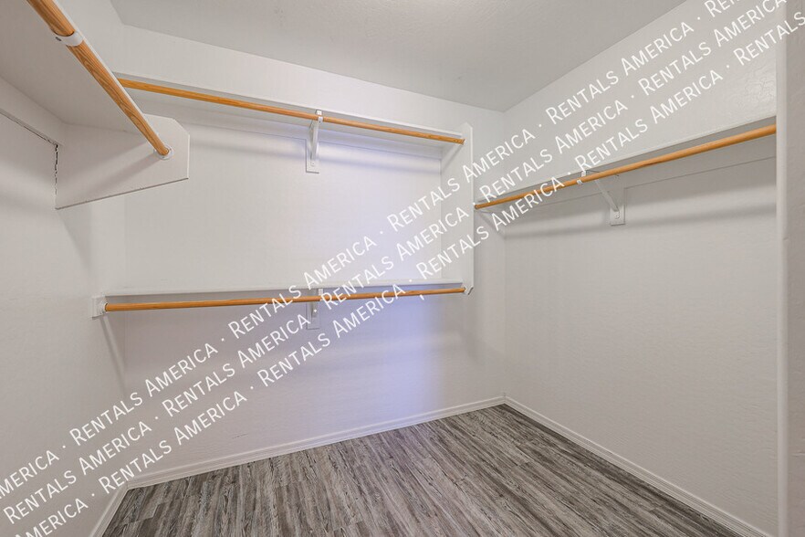 Building Photo - 591 S Buena Vista Ct