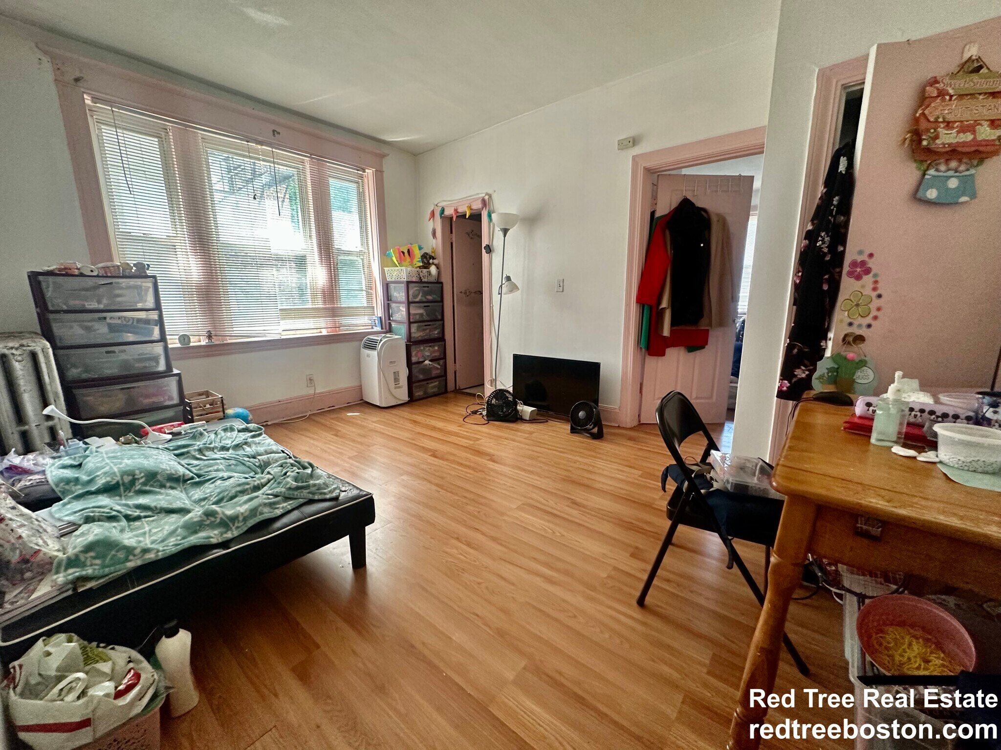 Building Photo - 56 Park Vale Ave